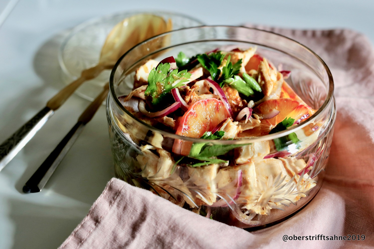 Reste sind das Beste: Geflügelsalat mit Blutorange und Erdnuss