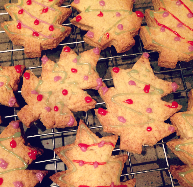 Abigail HOW TO Make vanilla and cinnamon Christmas tree biscuits