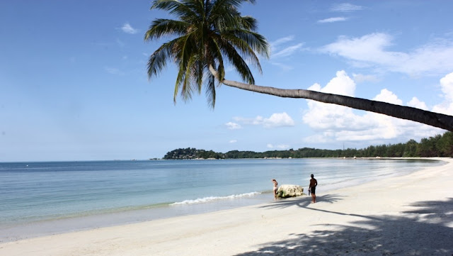 Pantai Lagoi Pantai Indah dari Bintan Kepulauan Riau