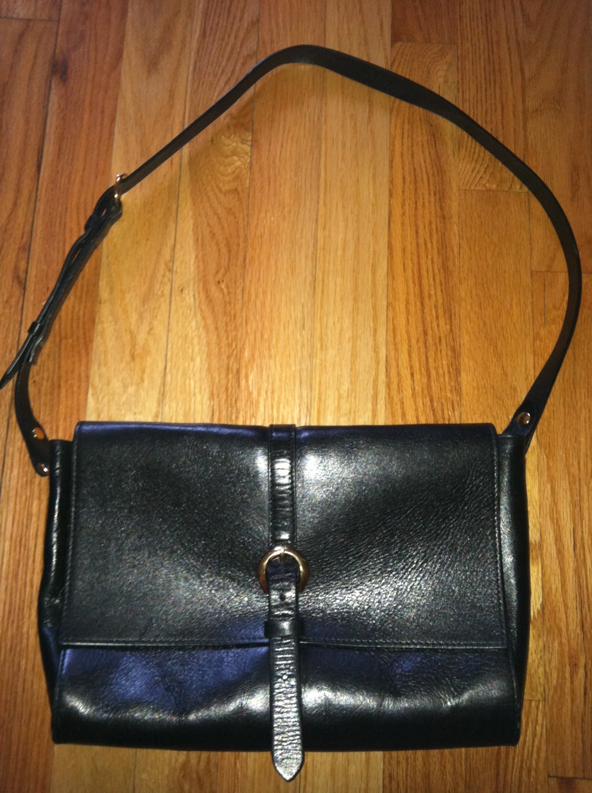 laws of general economy APC BLACK LEATHER SHOULDER BAG