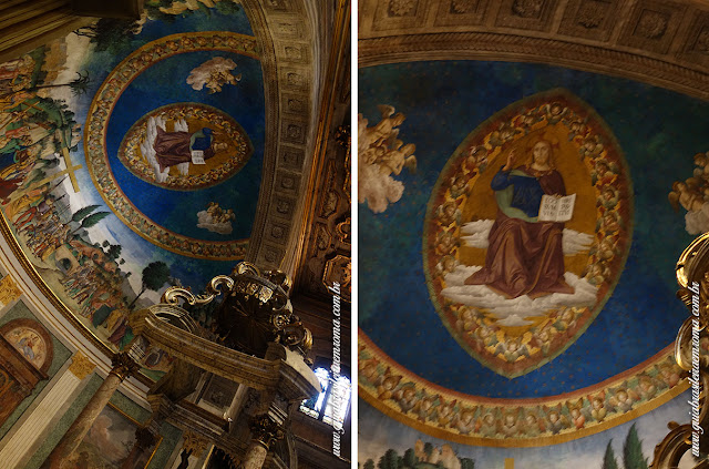 A basílica de Santa Cruz em Jerusalém em Roma