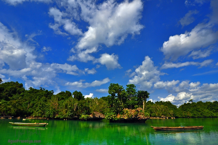 jalan menuju sukses: Napabale, Danau Air Asin yang Unik