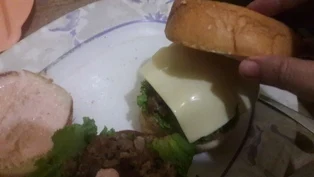 cover-the-burger-from-other-bun-slices