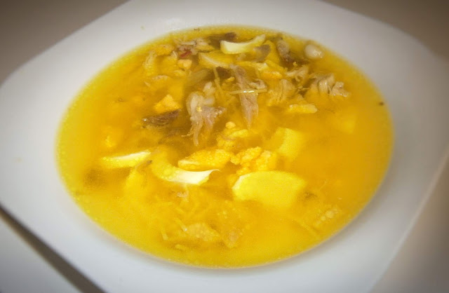 Sopa de pollo, tradicional y sencilla.