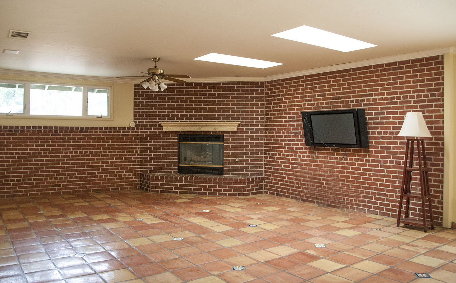 Visalia Homes by JILLIAN BOS JUST LISTED 2137 W. Green Acres Dr. in