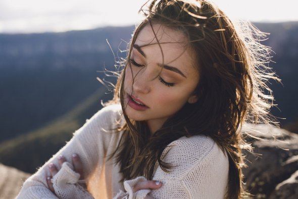 A bela modelo Kristina Srzich em ensaio fotográfico nas montanhas de Julia Trotti Julia Trotti arte fotografia fashion mulheres modelos beleza montanhas kristina srzich