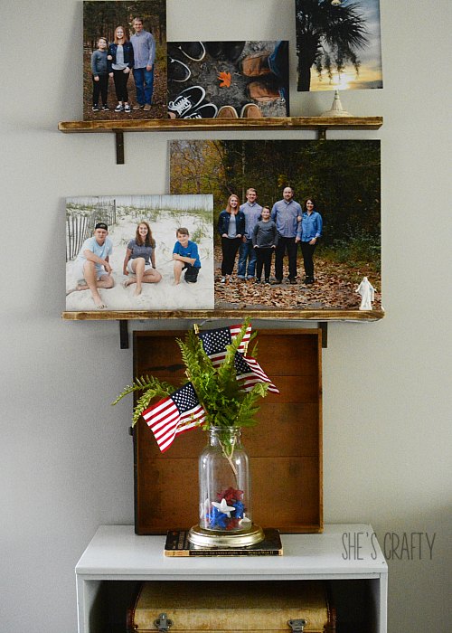 How to decoration your table for 4th of July in farmhouse style with flags and vintage books