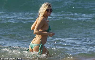 Fergie puts her bikini bod on display