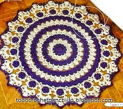 Alfombra circular tejida al crochet con patrones