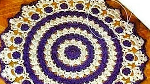 Patrón de alfombra circular tejida al crochet