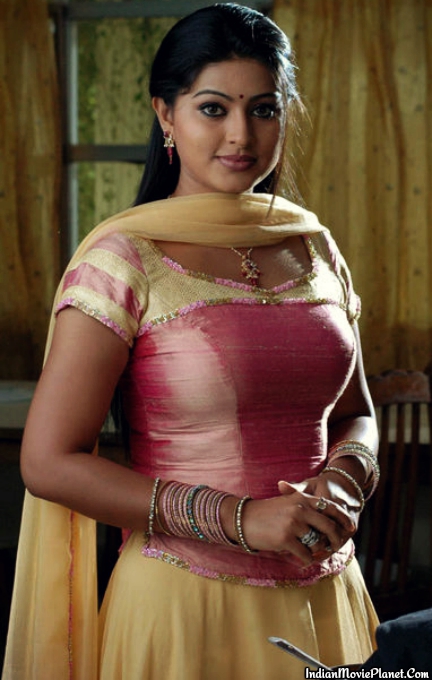[Image: actress-sneha-tight-salwar-stills-1.jpg]