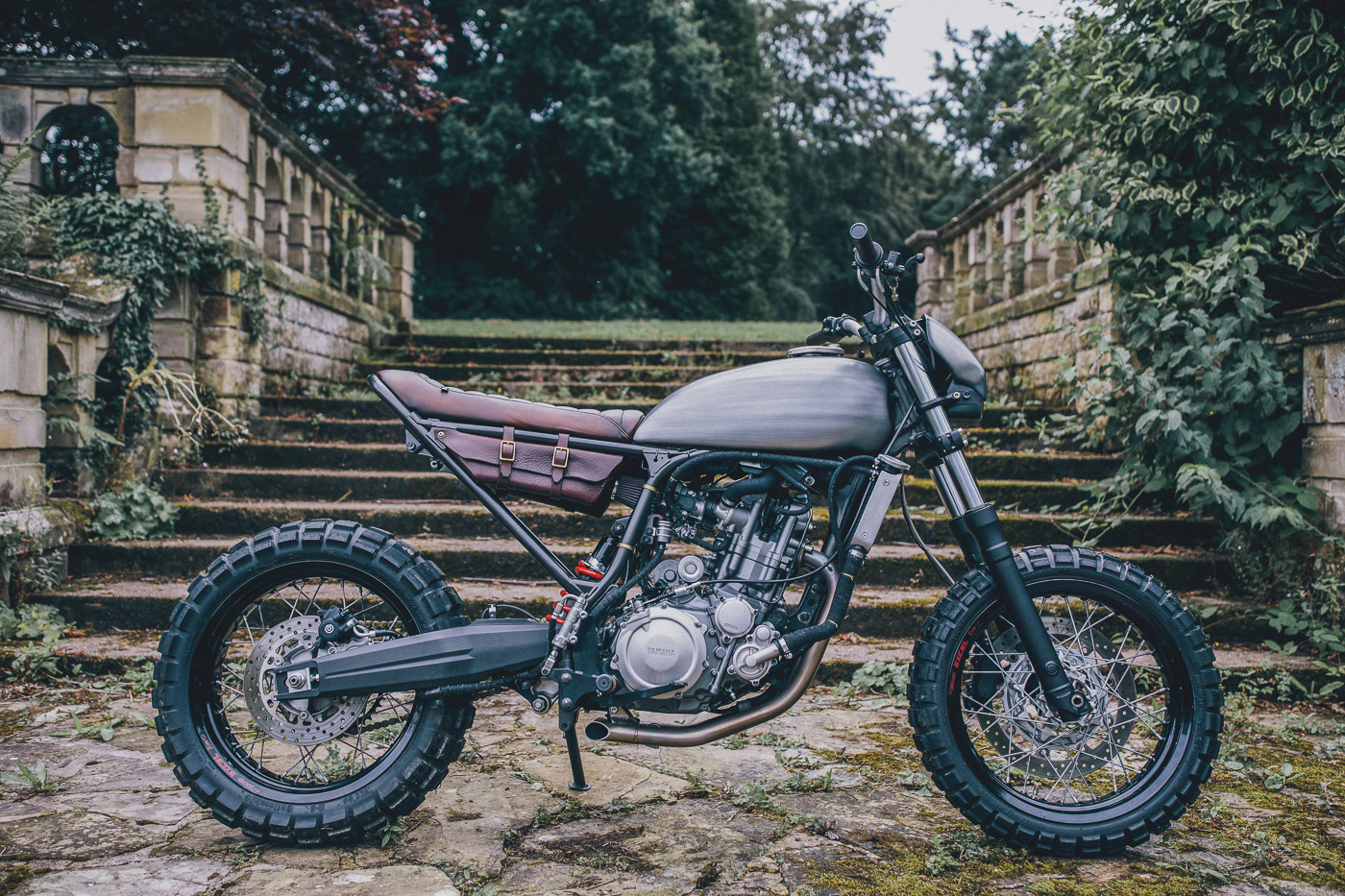 xt cafe racer