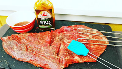 Flank steak on täydellistä lihaa grilliin. Poppamies smoky apple glase viimeistelee