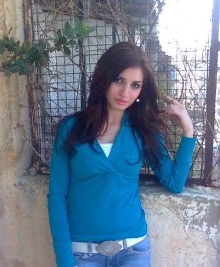 Beautiful Grils Snaps: Algerian girl look cute in Blue dress