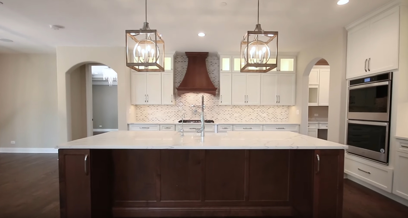 33 Interior Design Photos vs. Custom Home By KLM Builders Tour