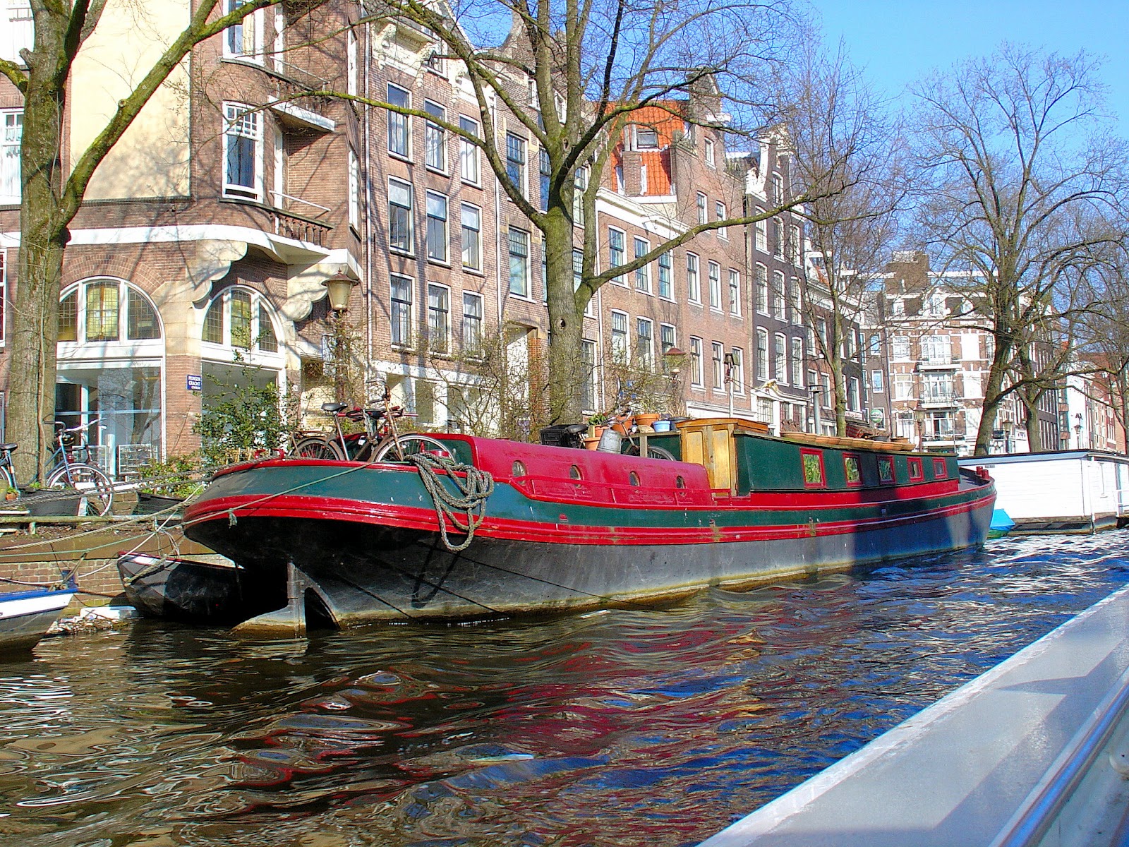 red boat tour amsterdam