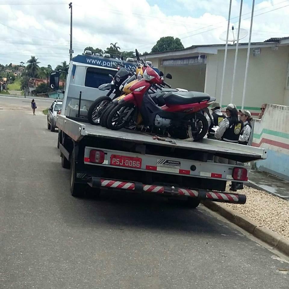 Operação do Detran prende motos irregulares em Santa Luzia Santa