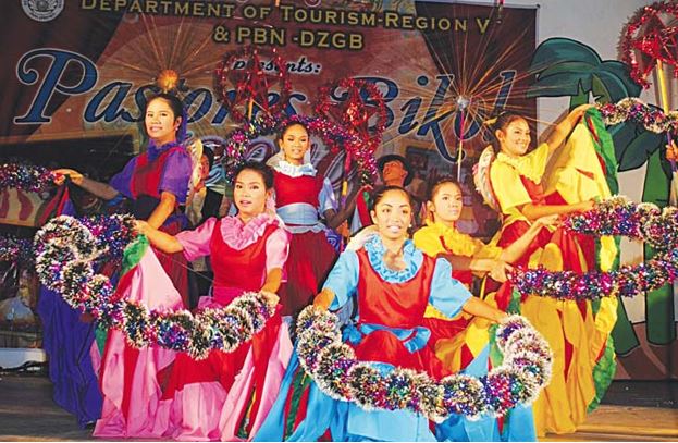 BIKOL PASTORES-Bicol-Pastores de Belen-Christmas Carols-Caroling-Sheperds-Pinoy-Dance- Colorful-occassions-Festival-Must See Event-Cultural dance-Philippine Culture-Pinoy Dance List-Thanksgiving-December