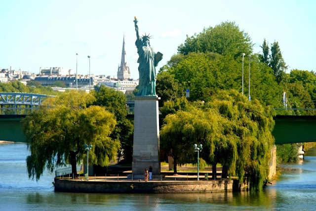mooiste parken van Parijs, vrijheidsbeeld parijs, statue de la liberté paris, ile des cygnes parijs, 