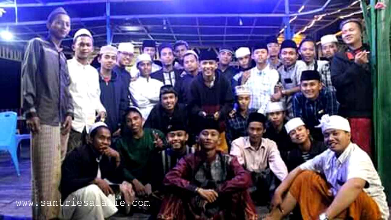 Apa Kepanjangan dan Arti kata Santri ? by Santrie Salafie