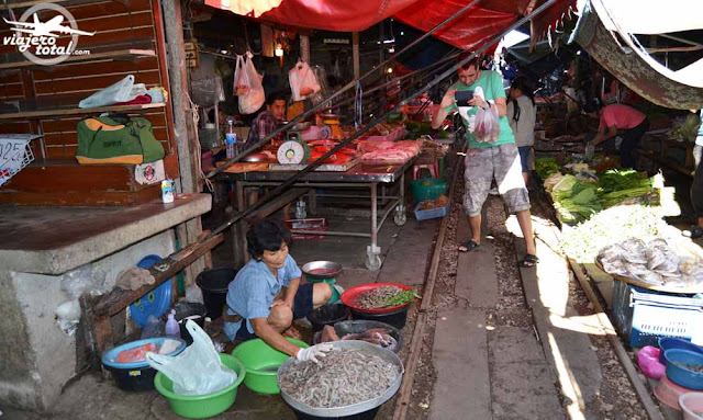 Mercado del tren de MaeKlong - Tailandia