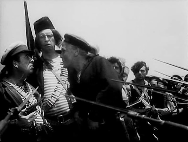 фольклор в фильме оптимистическая трагедия