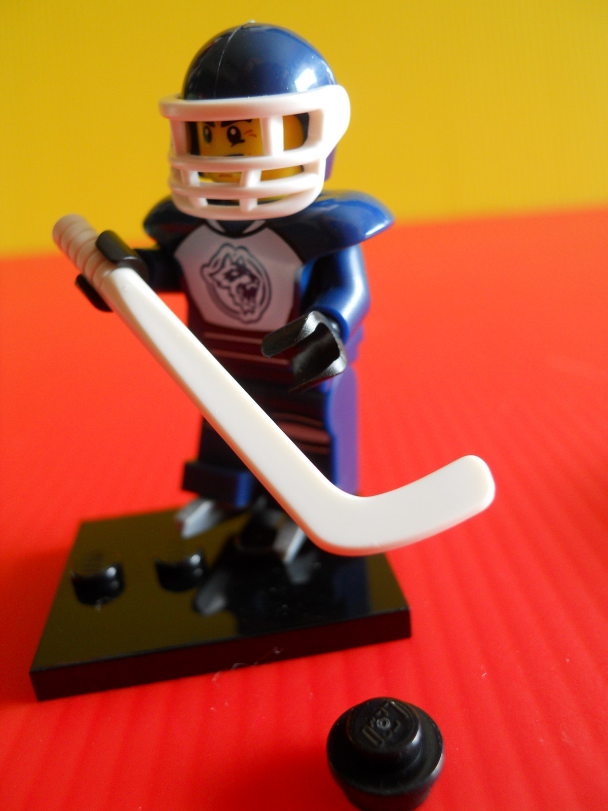 Dexters Diecasts (DexDC) Lego Minifigures Series 4 Ice Hockey Player