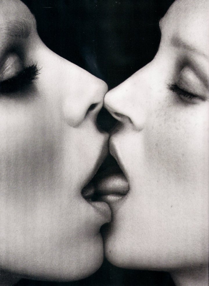 women kissing