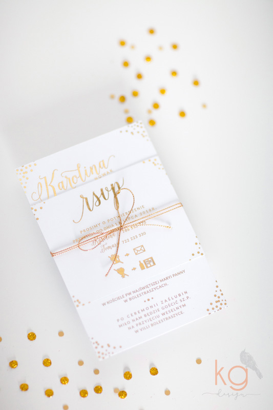 gold foil, konfetti, zaproszenie ślubne, błyszczący, pozłacane, złote, białe, delikatne, minimalistyczne, koperta z wyklejką, kropki, zimowe, letnie, oryginalne i nietypowe zaproszenia ślubne, boho, rustykalne, vintage, proste, delikatne, minimalistycze, pozłacane zaproszenia ślubne, zaproszenia gold foil, artystyczne, wyjątkowe, nietypowe, oryginalne, ręcznie robione, handmade, złote konfetti,kg design poligrafia, papeteria slubna, projekt ślubny zaproszeń, brokatowe zaporszenia