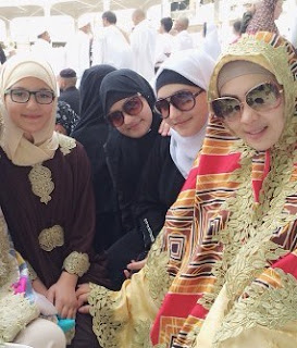 11 Foto Syahrini Saat Memakai Busana Muslim Terlihat Anggun 11 Foto Syahrini Saat Memakai Busana Muslim Terlihat Anggun