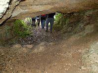 Des de l'interior de la cova-bauma del Turó de Montgoi