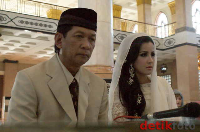 Foto dan Gosip Artis Cantik Selebritis : Andi Soraya Menikah Dengan