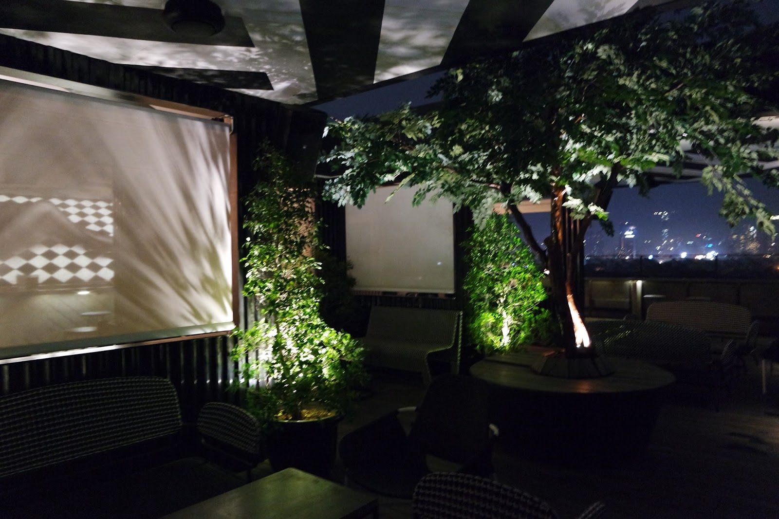 BART Bar at The Roof Top Artotel Jakarta Wisata