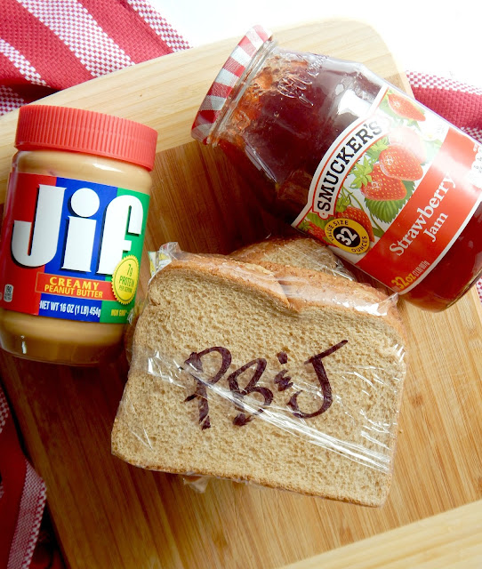How to Freeze PB&J Sandwiches...just 15 minutes of prep work on Sunday and this ONE simple trick will have school lunches prepped for the week!  #BetterTogetherPBandJ #WeAreBetterTogether #CollectiveBias (sweetandsavoryfood.com)