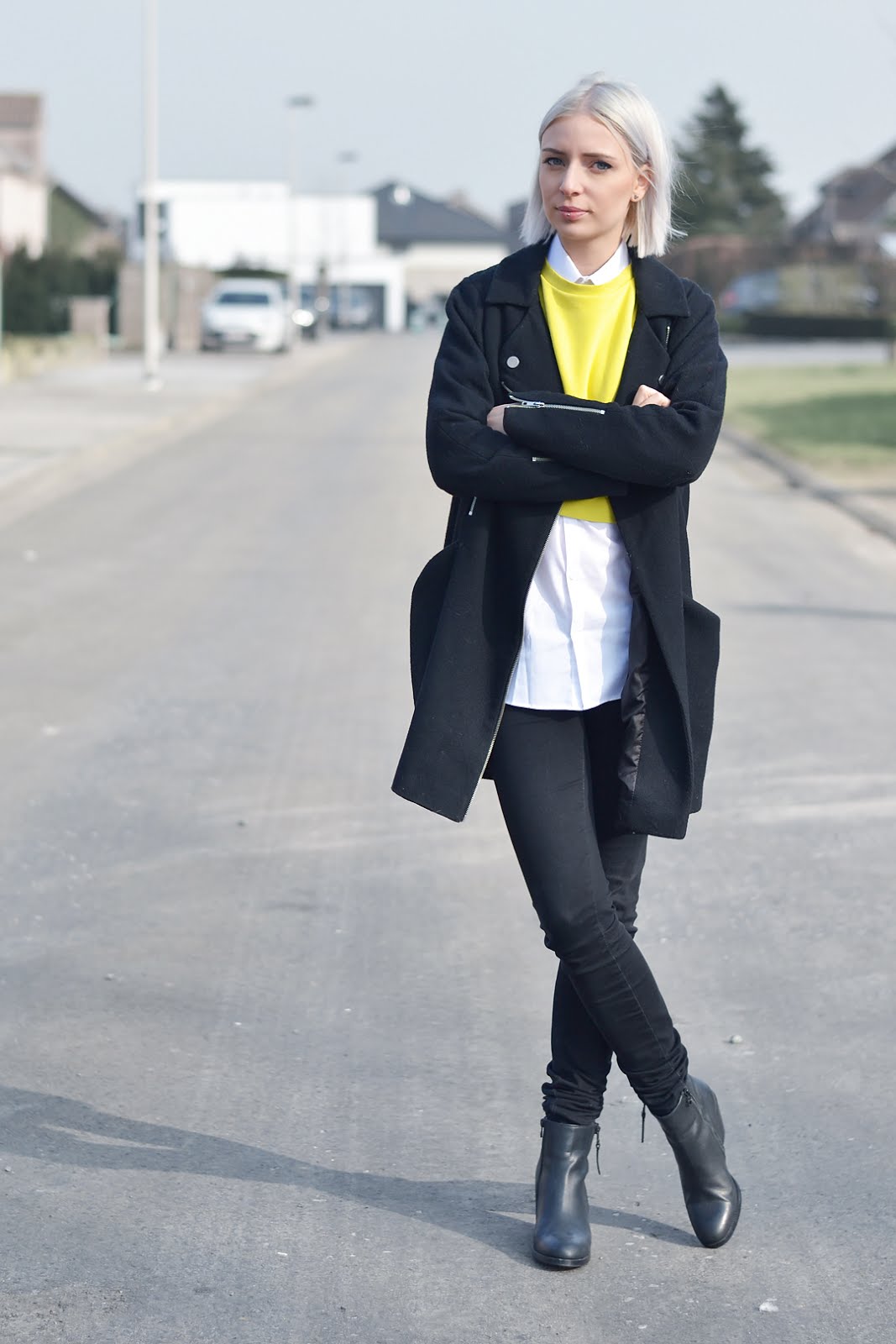 Crop sweater, yellow, asos, biker coat, street style, pistol boots, sacha shoes, trends, outfit, 2016, belgian fashion blogger, belgische mode blogger