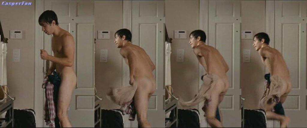 Justin Long naked in Going The Distance! http://rapidshare.com/files/447352...