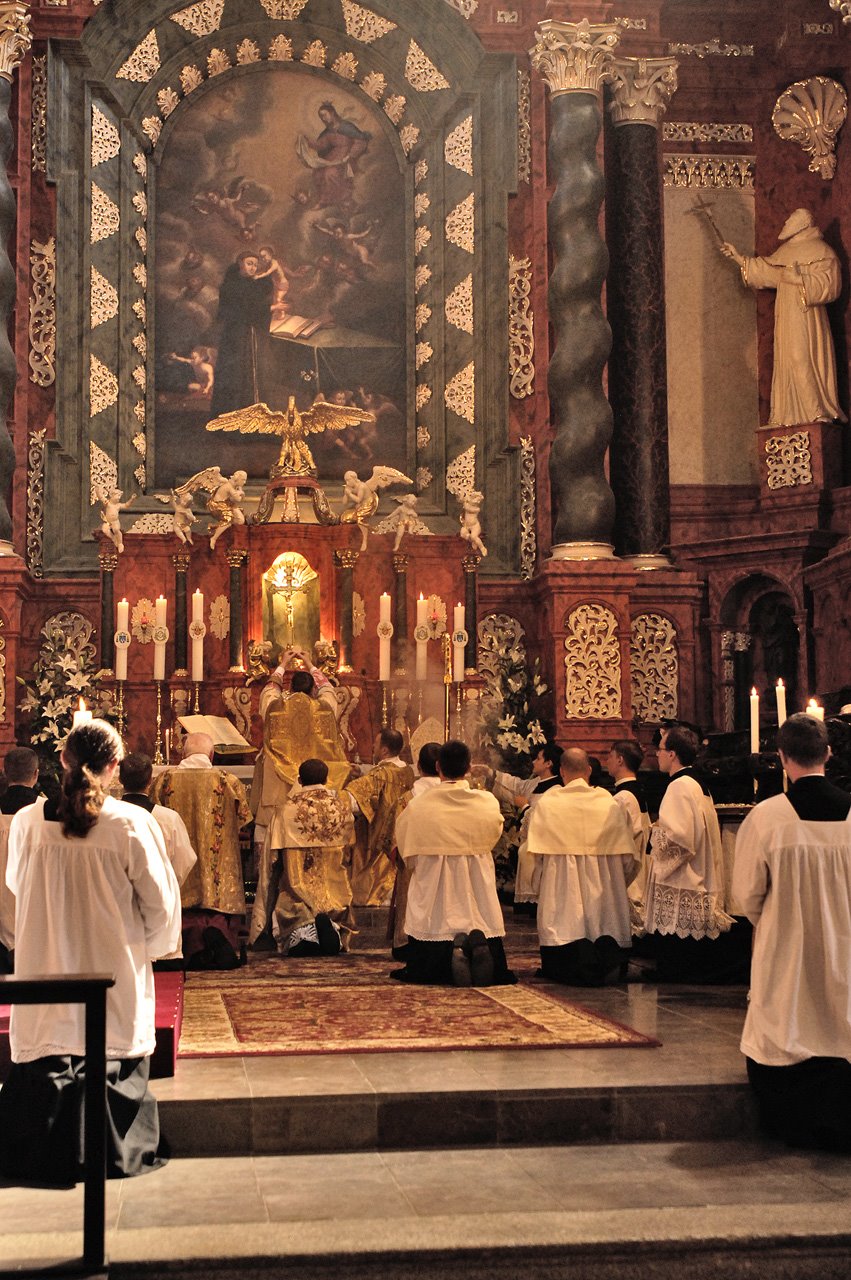 Te igitur Why We Catholics Pray Facing the East?