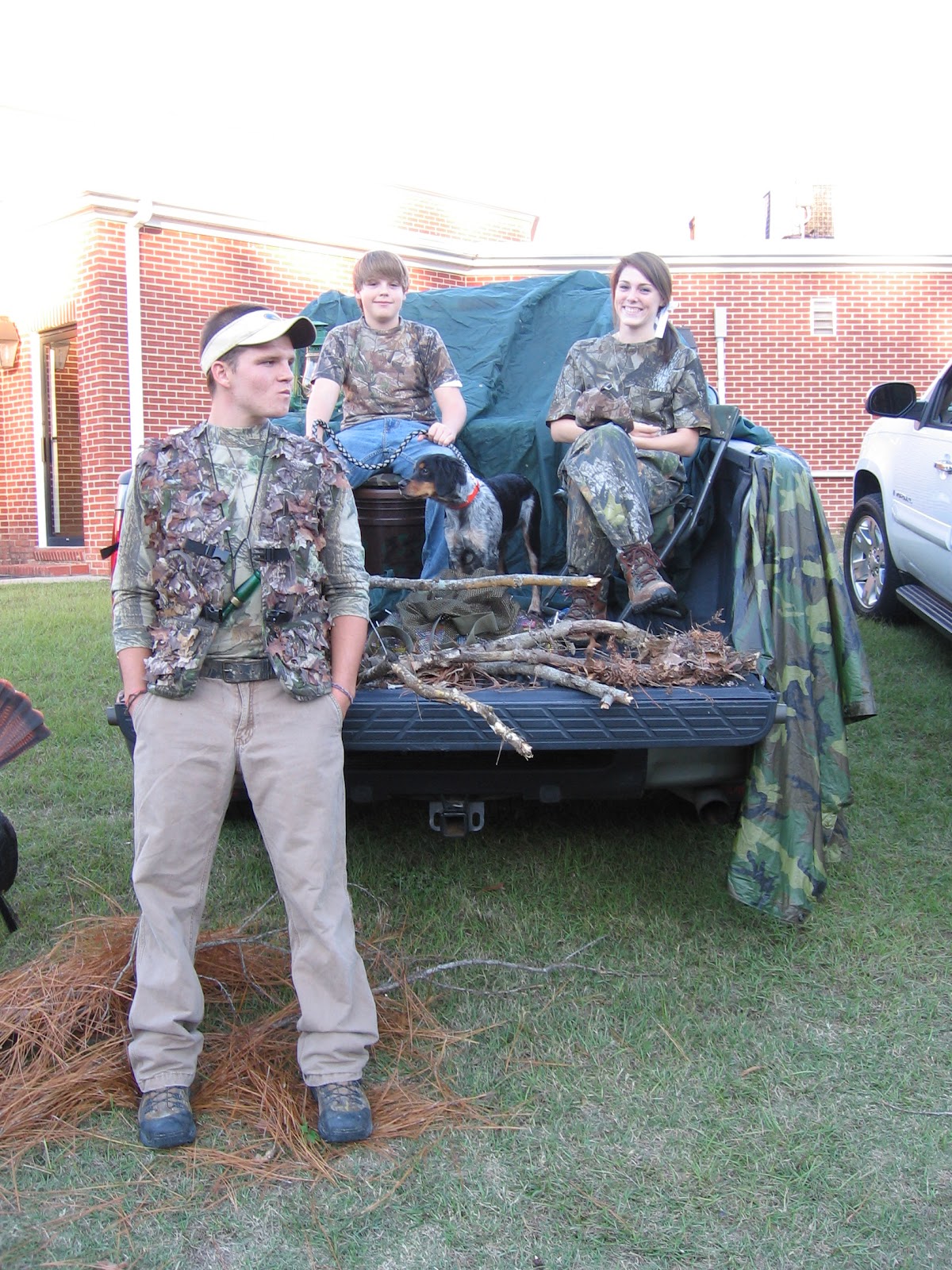 Mom's Best Nest Trunk 'R Treat Car Decorating Ideas