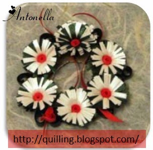 A Quilled Christmas Winter Wreath with Fringed Flowers from Antonella at www.quilling.blogspot.com  #Quilled #Quilling #FringedFlowers #Christmas
