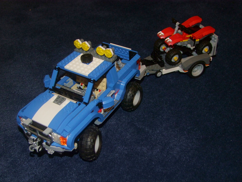 Legoism: Lego Creator 5893 'Offroad Power' Review: Blue Sporty Nirvana