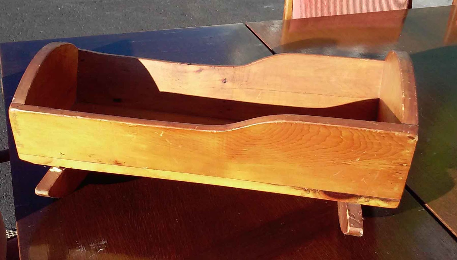 UHURU FURNITURE & COLLECTIBLES SOLD Antique Doll Crib 25