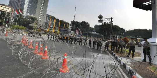 Netizen Keluhkan Macet Akibat Pengalihan Arus Karena Sidang MK Netizen Keluhkan Macet Akibat Pengalihan Arus Karena Sidang MK