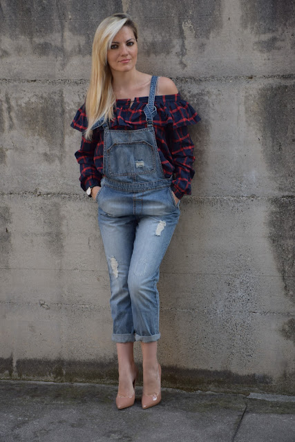denim dungaree how to wear denim dungaree denim jumpsuit how to wear denim jumpsuit April outfit spring outfit mariafelicia magno fashion bloggers italy italian fashion bloggers