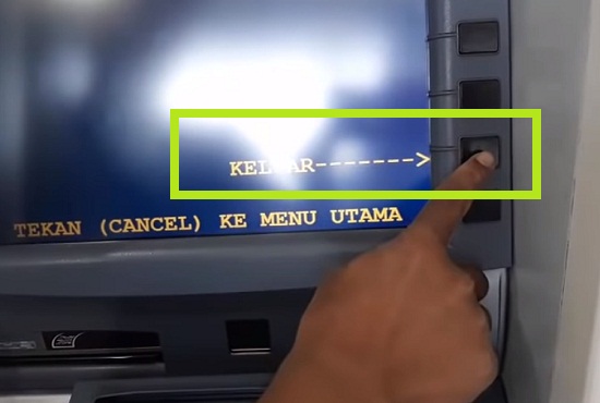 Proses Pengambilan Uang Lewat ATM Mandiri 3 Proses Pengambilan Uang Lewat ATM Mandiri 3