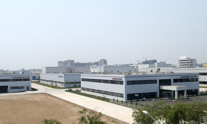 炭酸ガスレーザー加工機を中国で現地生産 昇華型熱転写方式のデジタルカラープリンターと受付端末を各々4台まで接続して、お店の規模に合ったプリントシステムを構成できる本格的な写真店向けドライプリントシステム「クイックラボPro」を3月31日から発売します。