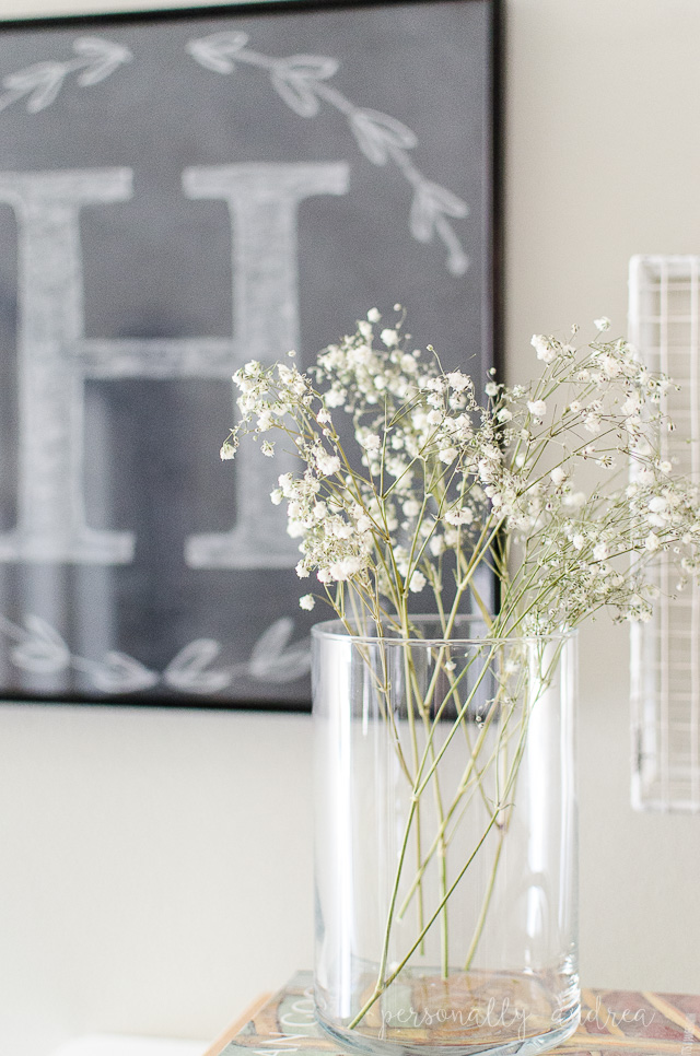 How to make your own framed chalkboard with a hand-drawn chalk monogram | personallyandrea.com