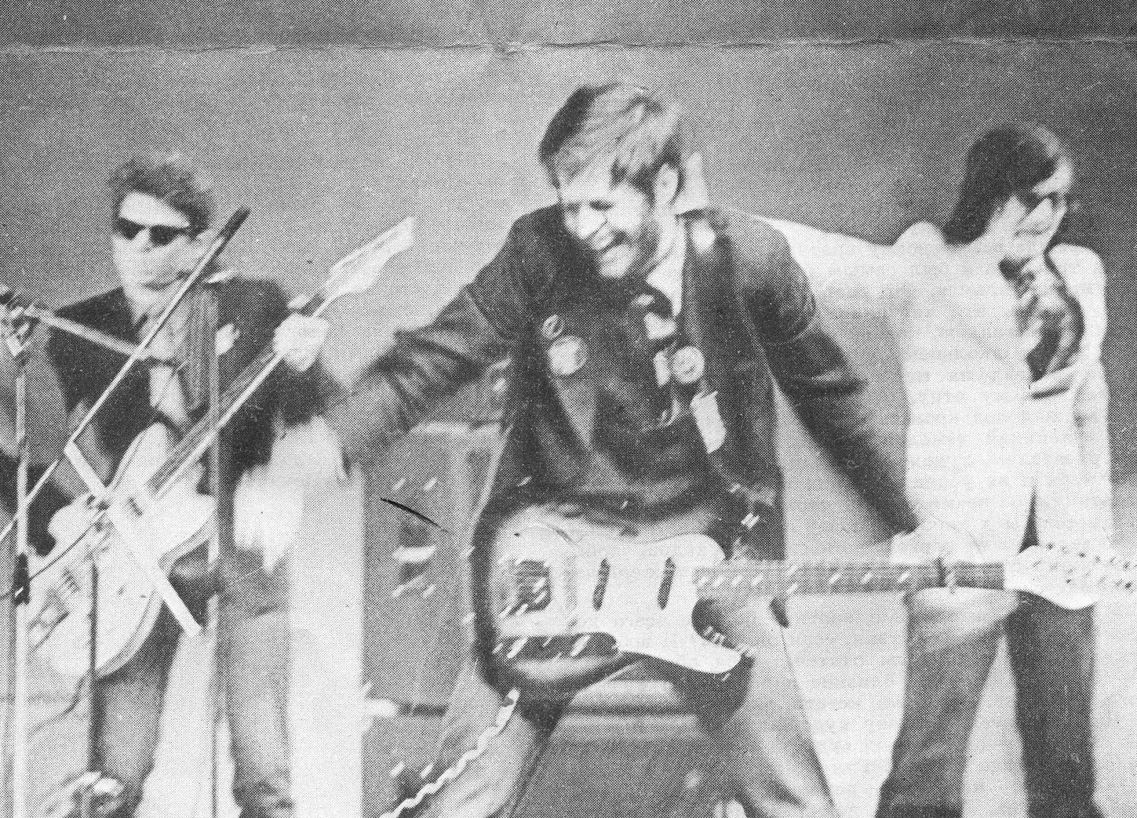 машина времени повесил свой сюртук на спинку стула музыкант