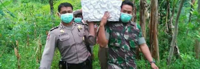 LABEL *B5* IDENTITAS KORBAN LONGSOR BANARAN DIMAKAMKAN.