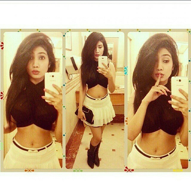 indian-instagram-girl-selfie-in-attitude