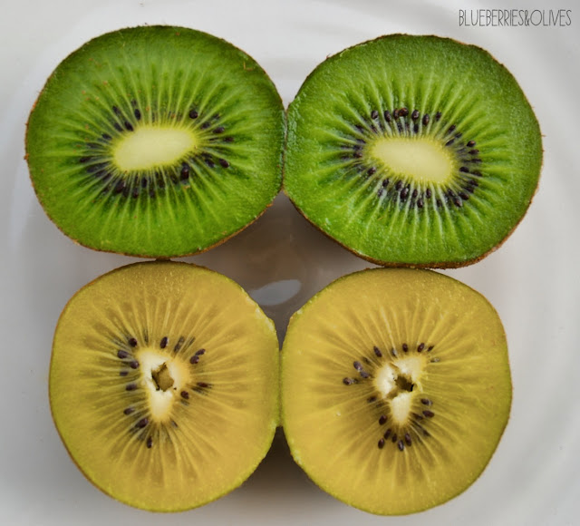 RED AND YELLOW KIWIFRUITS - KIWIFRUIT SMOOTHIES WITH LOLLIPOPS 